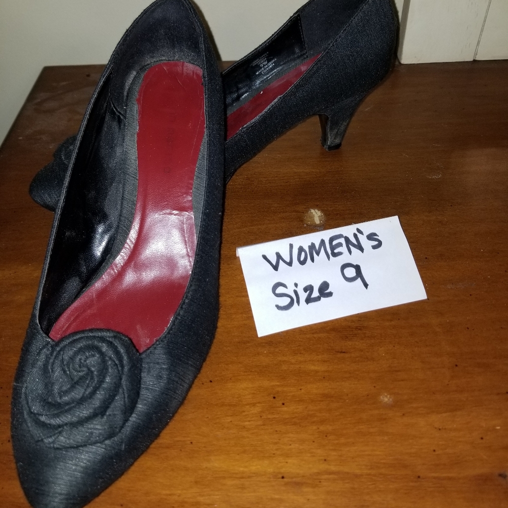 Low heels borderline mule heel